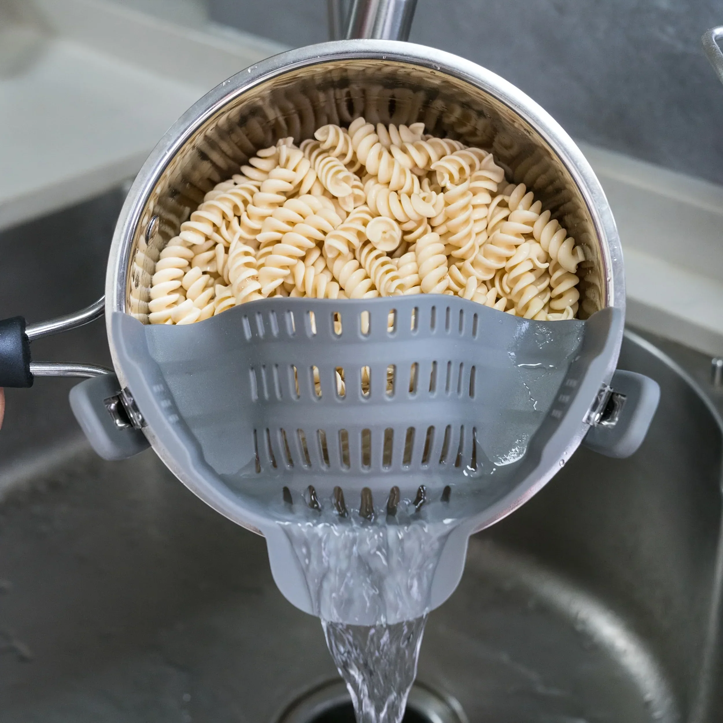 1pc ABERZEY Clip-On Strainer for Pots & Pans - Durable Plastic Kitchen Colander for Pasta, Meat, Vegetables, Fruits - Easy Drainage & Compact Design, Strainer for Pasta, Vegetable Preparation, Modern Kitchenware, Efficient Dr - Image 2