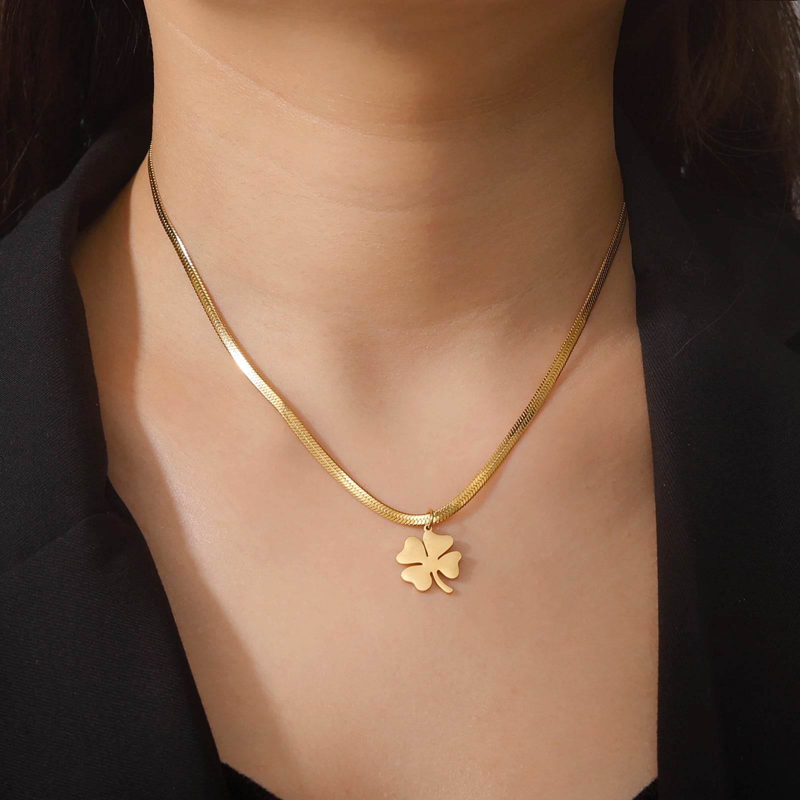 Clover Pendant Chain Necklace - Image 6